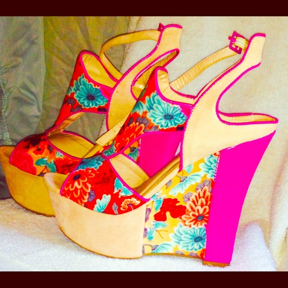 SALE🌟✨Hot Pink Wedge🌟💫✨