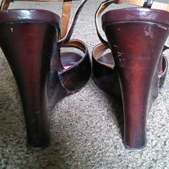 Wood wedges by Chinese laundry - Picture 3 of 4