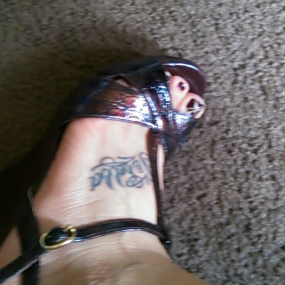 Wood wedges by Chinese laundry - Picture 4 of 4