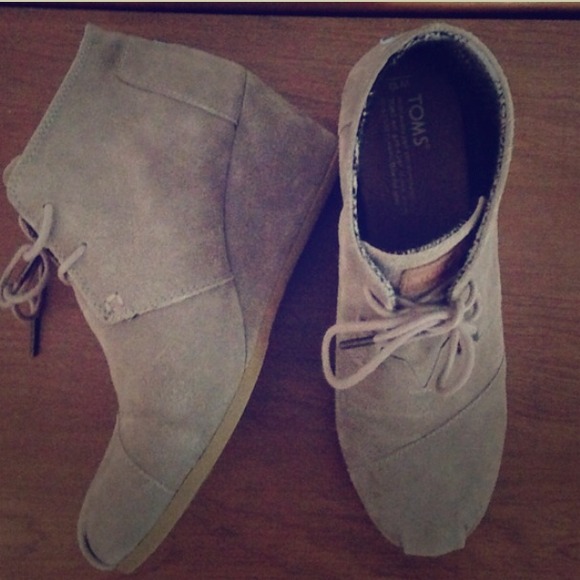 TOM Wedges