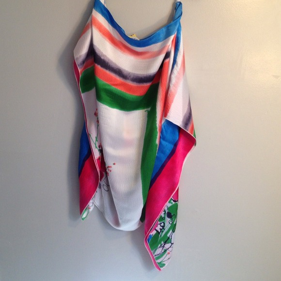 BEAUTIFUL SILK BEBE TOP. perfect for vacation
