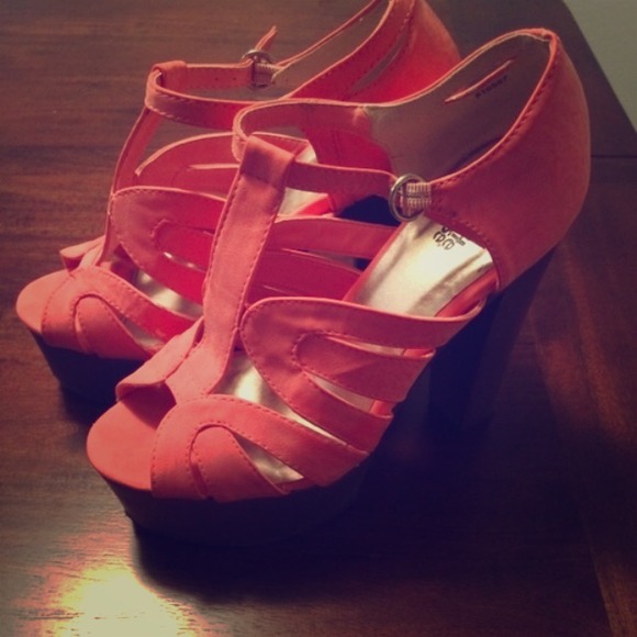 Coral & Wood Platforms! - Picture 1 of 2