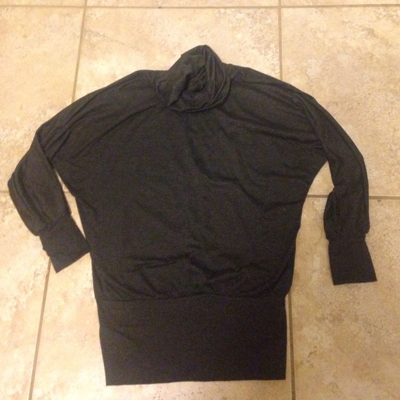 GRAY TURTLENECK