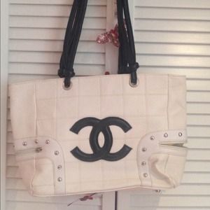 NON AUTHENTIC Chanel bag