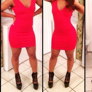 Red V-neck fitted dress