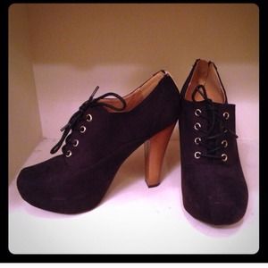 Lace-up ankle booties