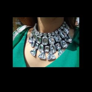 Beautiful jewels!! Gorgeous statement necklace