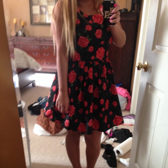 Rose dress - Picture 1 of 3