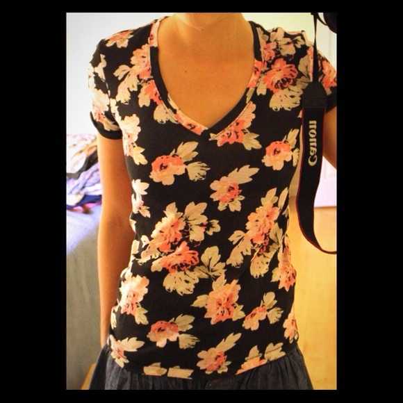 Floral urban outfitters t-shirt size xs