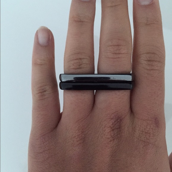 Double knuckle rings in black and gunmetal silver