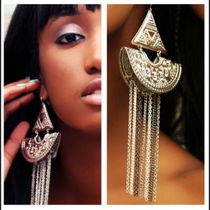 Aztec earrings! Show stopper earrings!
