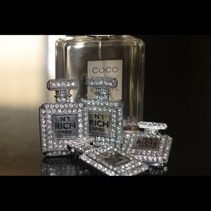 Statement earrings. No necklace needed.