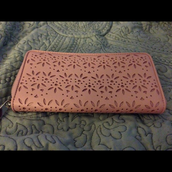 BEAUTIFUL COACH PINK LEATHER WALLET- NEW PRICE