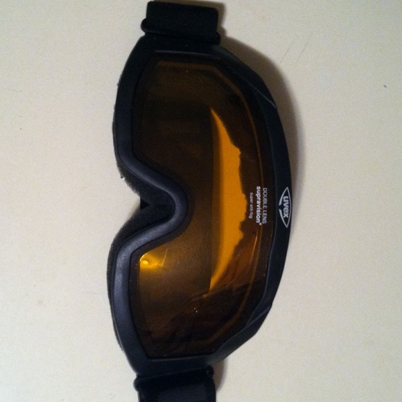 Uvex ski/snowboarding goggles