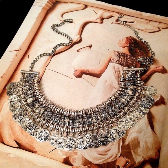 Jewelry - ✨Silver-tone Statement Coin Necklace