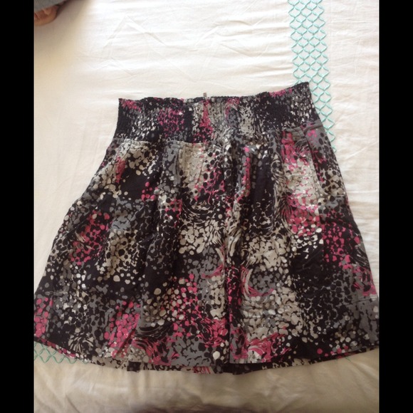 Skirt, has pockets