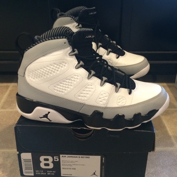 SOLD!! 🔴Air Jordan 9 retro men's size 8.5
