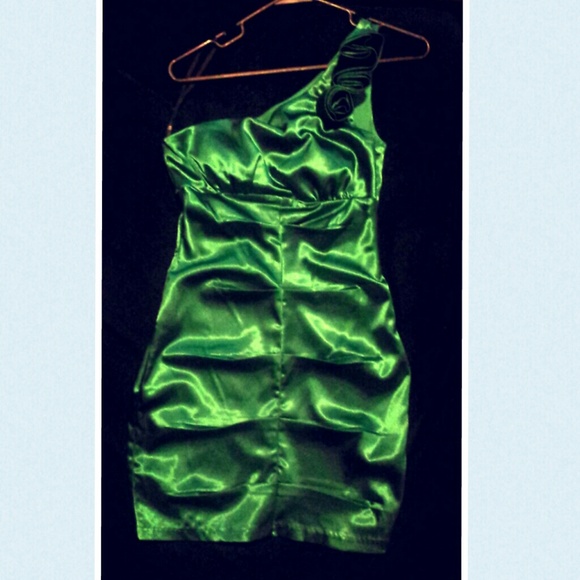 Green sexy dress {more PICTURES!}