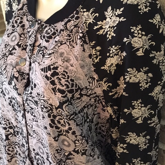 •• s o l d •• Free People baseball jacket - Picture 3 of 4