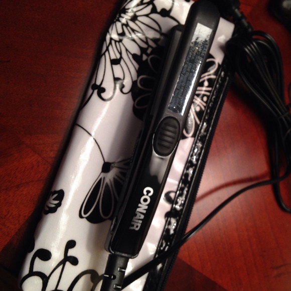 Con air Mini pro ceramic straightener travel size