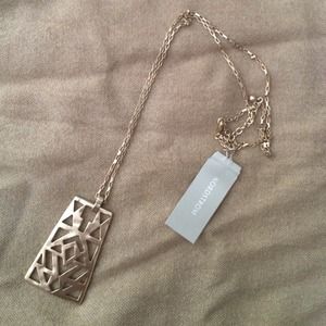 Gold graphic necklace