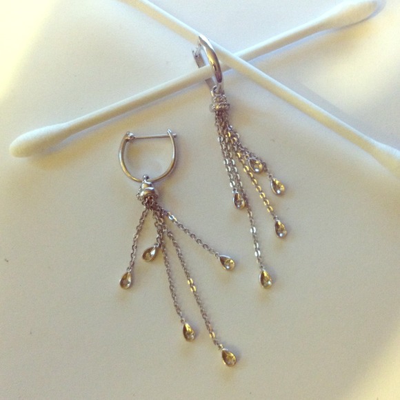 Diamond and white gold drop earrings