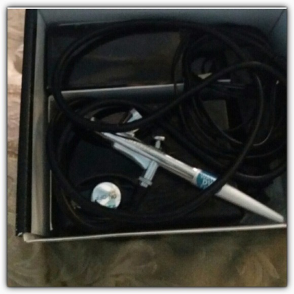 Luminess Airbrush kit (make an offer)