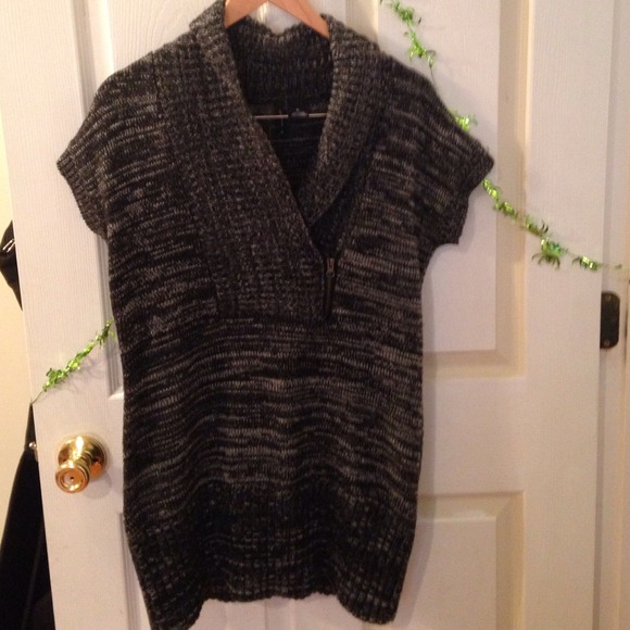 Black and white sweater tunic