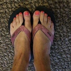 REEF pink sparkly flip flops