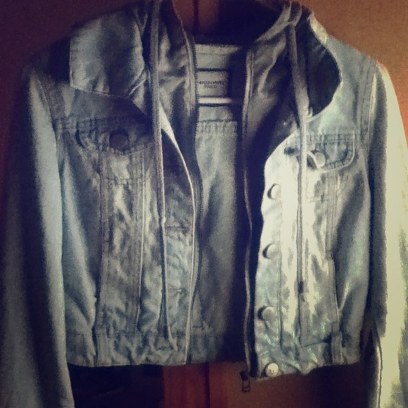 Light washed jean jacket w grey hood!!