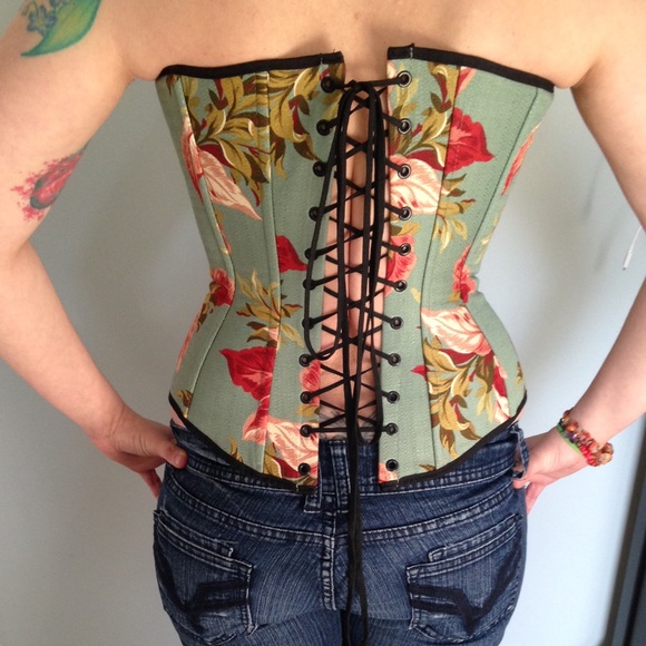 Hawaiian Print Corset - Picture 4 of 4
