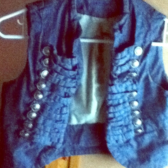 Jean vest w fancy button design.