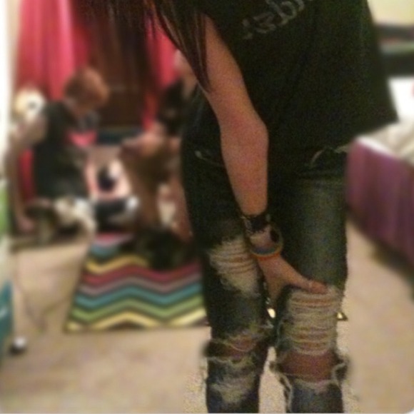 Distressed Denim Skinny Jeans 💙