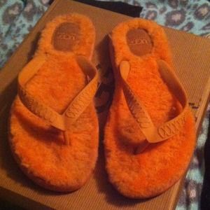 Ugg flip flops