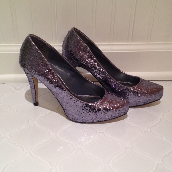 Gunmetal Grey Pointed-Toe Sparkly Heels!