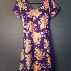 Floral dress with cut-out back