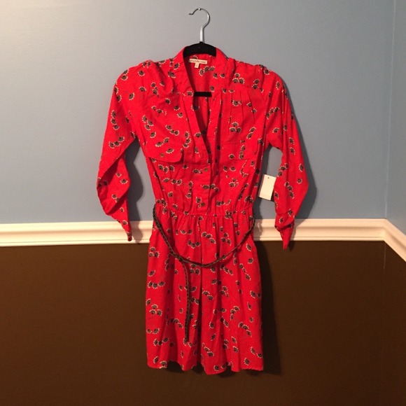 1/4 sleeves floral dress with belt.