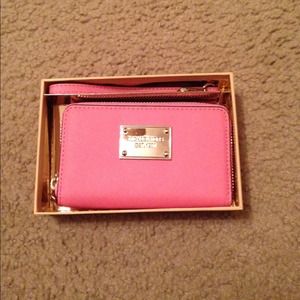 Authentic Michael Kors wristlet