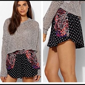 Band Of Gypsies Tulip Front Short in Black Multi