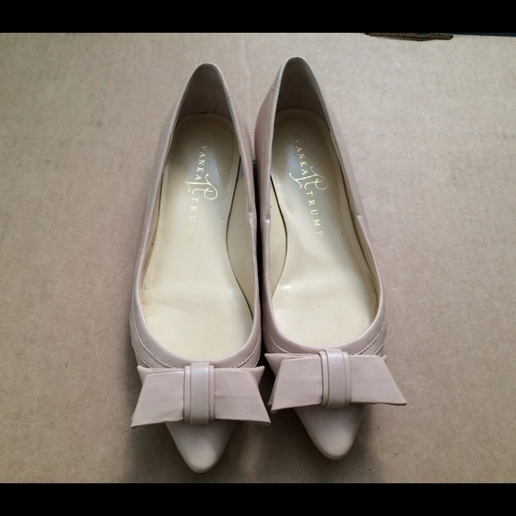Ivanka Trump - Ivanka Trump bow flats, sz 4.5 Nude from M ... Ivanka Trump bow flats, sz 4.5 Nude
