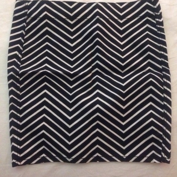 Black and White ZigZag striped skirt from H&M