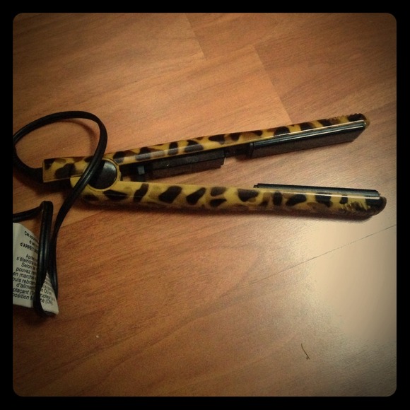 Leopard print hair straightener
