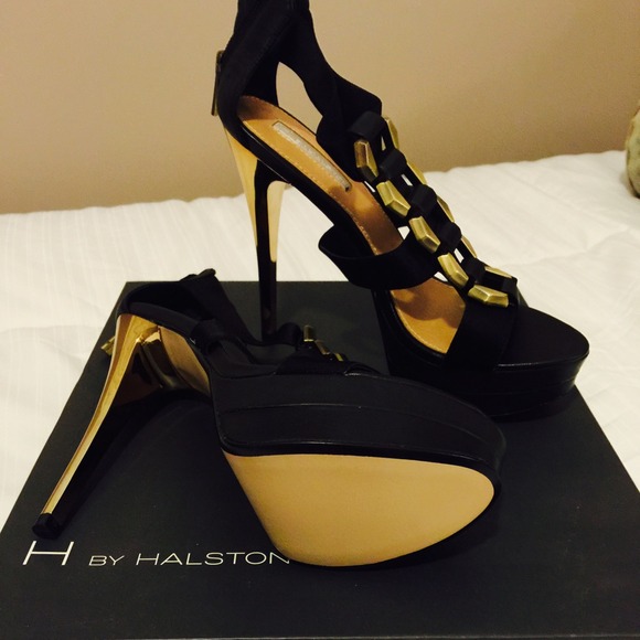 Beautiful Sexy Halston Heels - Picture 4 of 5