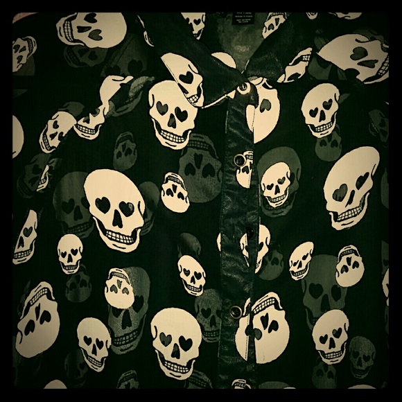 Black and white skull head shirt