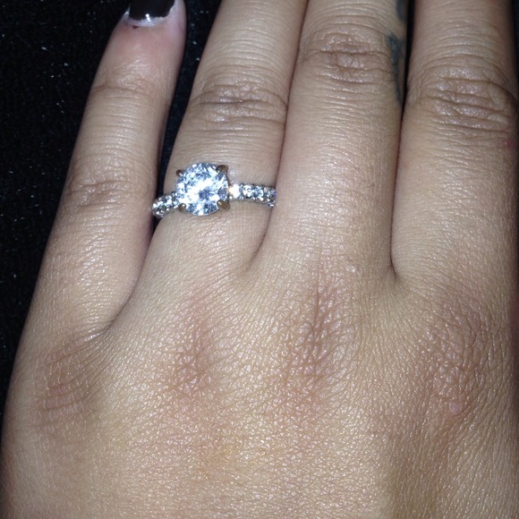 Diamond ring not real💎💍