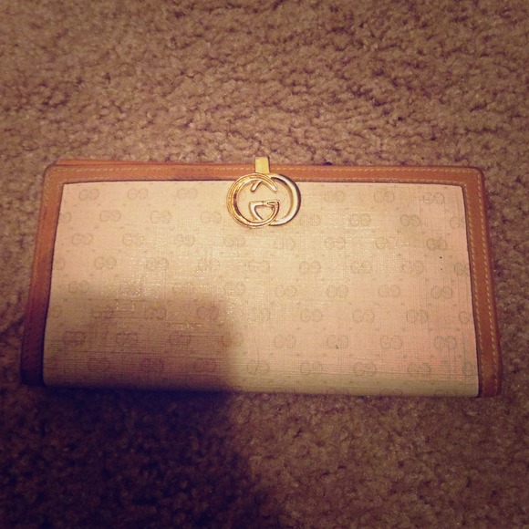 gucci checkbook holder