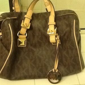MK handbag-Signature style