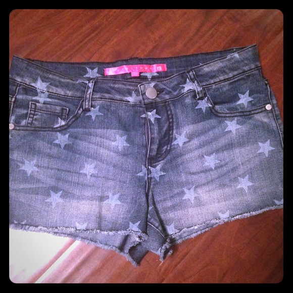 Star jean shorts