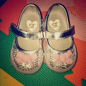 Stride rite silver shoes with pink bow