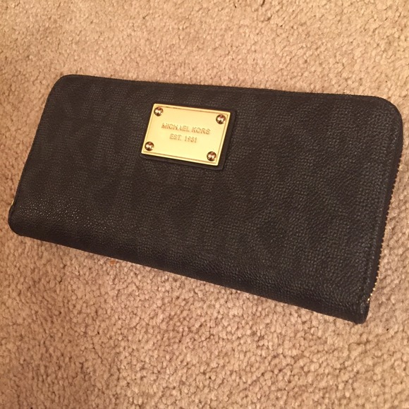 SOLD****Michael Kors signature continental wallet